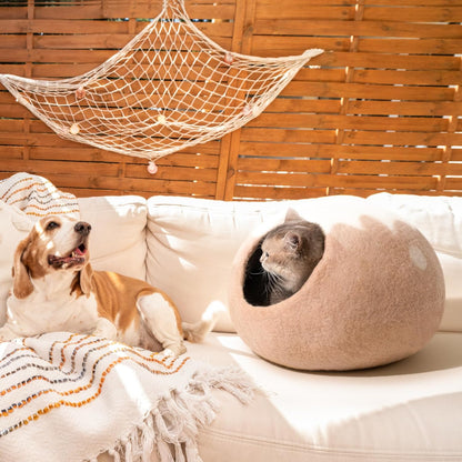 Handmade Wool Cat Cave Bed - Eco-Friendly Felt Cat House for Indoor Cats and Kittens